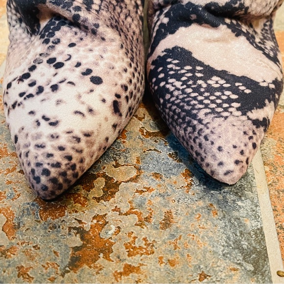 🐍NWOB! Soft Snake/Python Print, Kitten Heels, Scrunchy Ankle Booties! - Picture 2 of 13